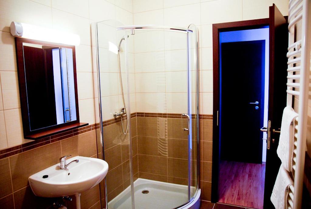 Pazonyi Fogado Es Etterem Hotel Nyirpazony Bilik gambar